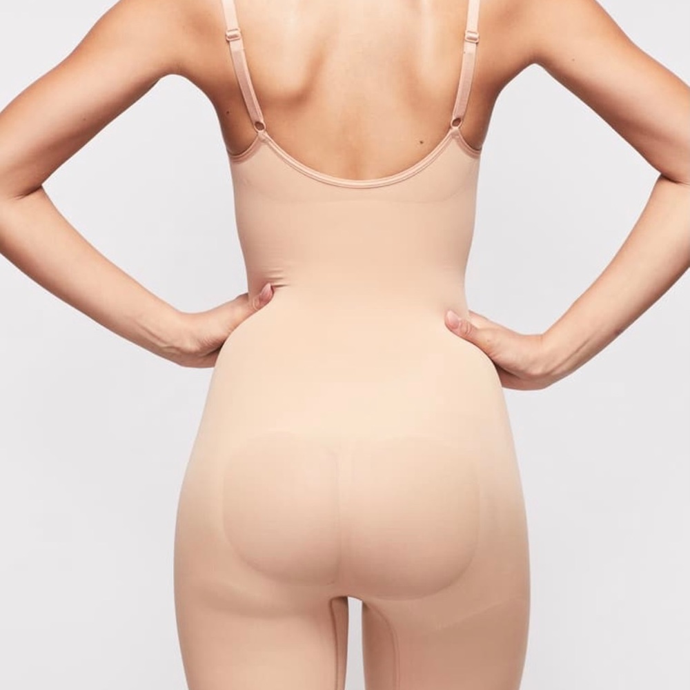 SKIMS Sculpting Bodysuit Mid-Thigh XXS/XS